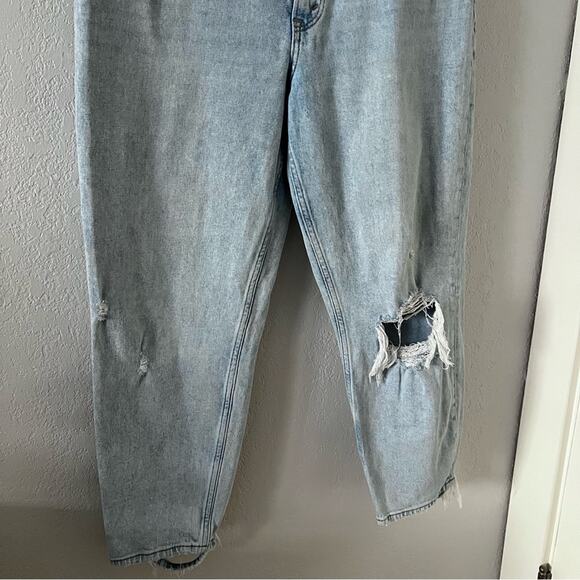 Abercrombie & Fitch The Mom High Rise Jeans in Light Destroy Wash - Picture 4 of 9